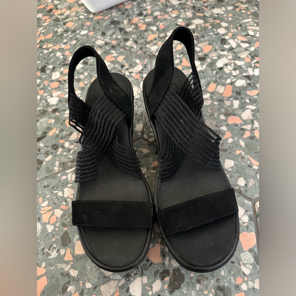 Slightly Worn Size 8.5 Black Sketchers Wedges